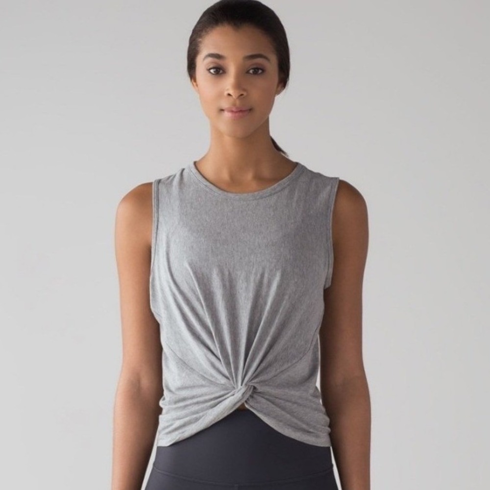 Lululemon Athletica Twist‎ Front Crescent Tank Top 6 Heathered Gray Sleeveless